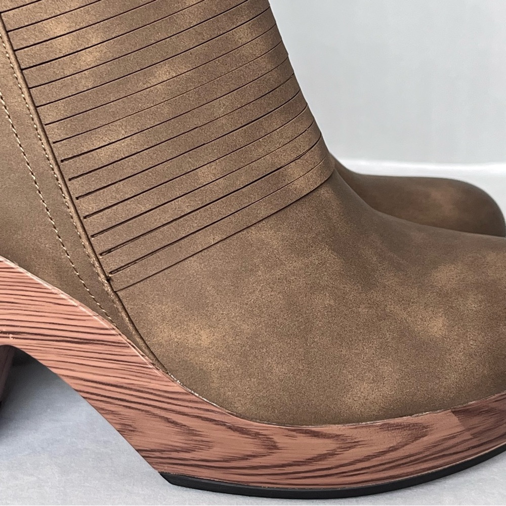 NWOB Pierre Dumas Brown Platform Wedge Clog Ankle Booties Size 7.5 Back Zip - Picture 9 of 10